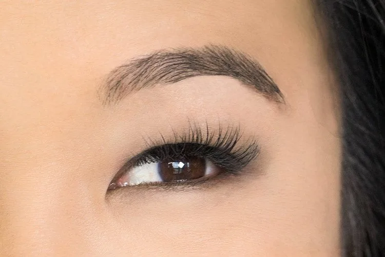 Foto de referencia de la forma de ojo: ojos almendrados