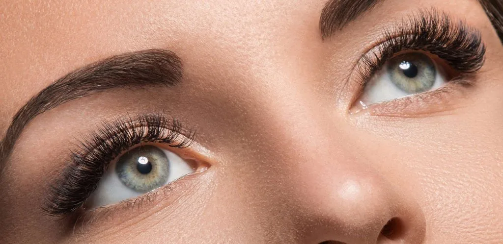Foto de referencia de la forma de ojo: ojos caídos